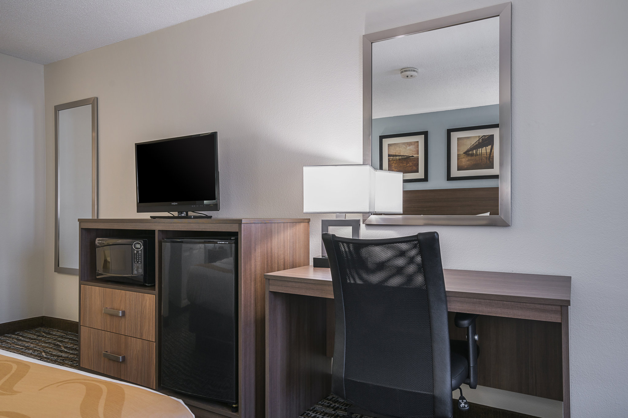 Garnet Inn & Suites