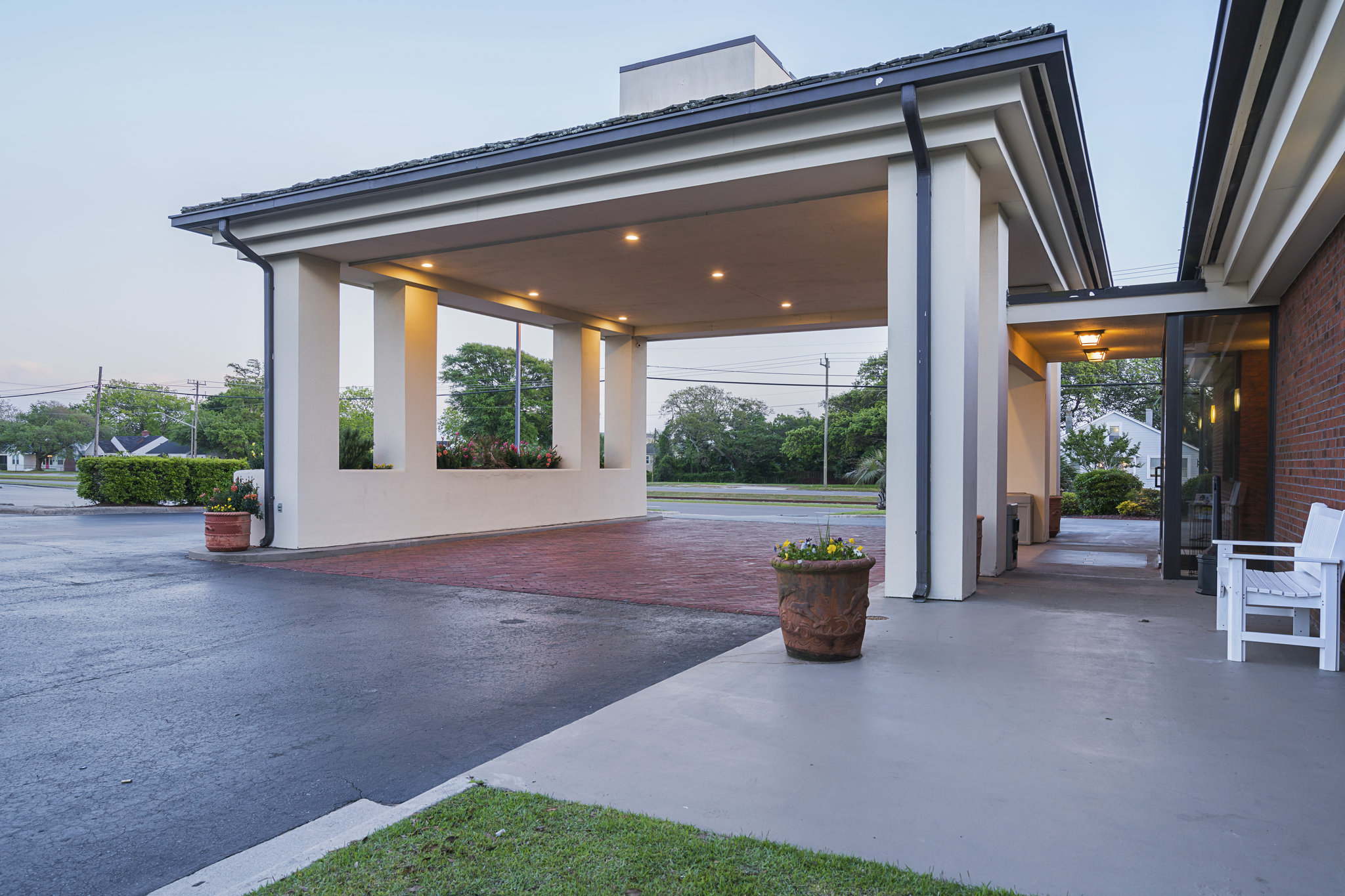 Garnet Inn & Suites