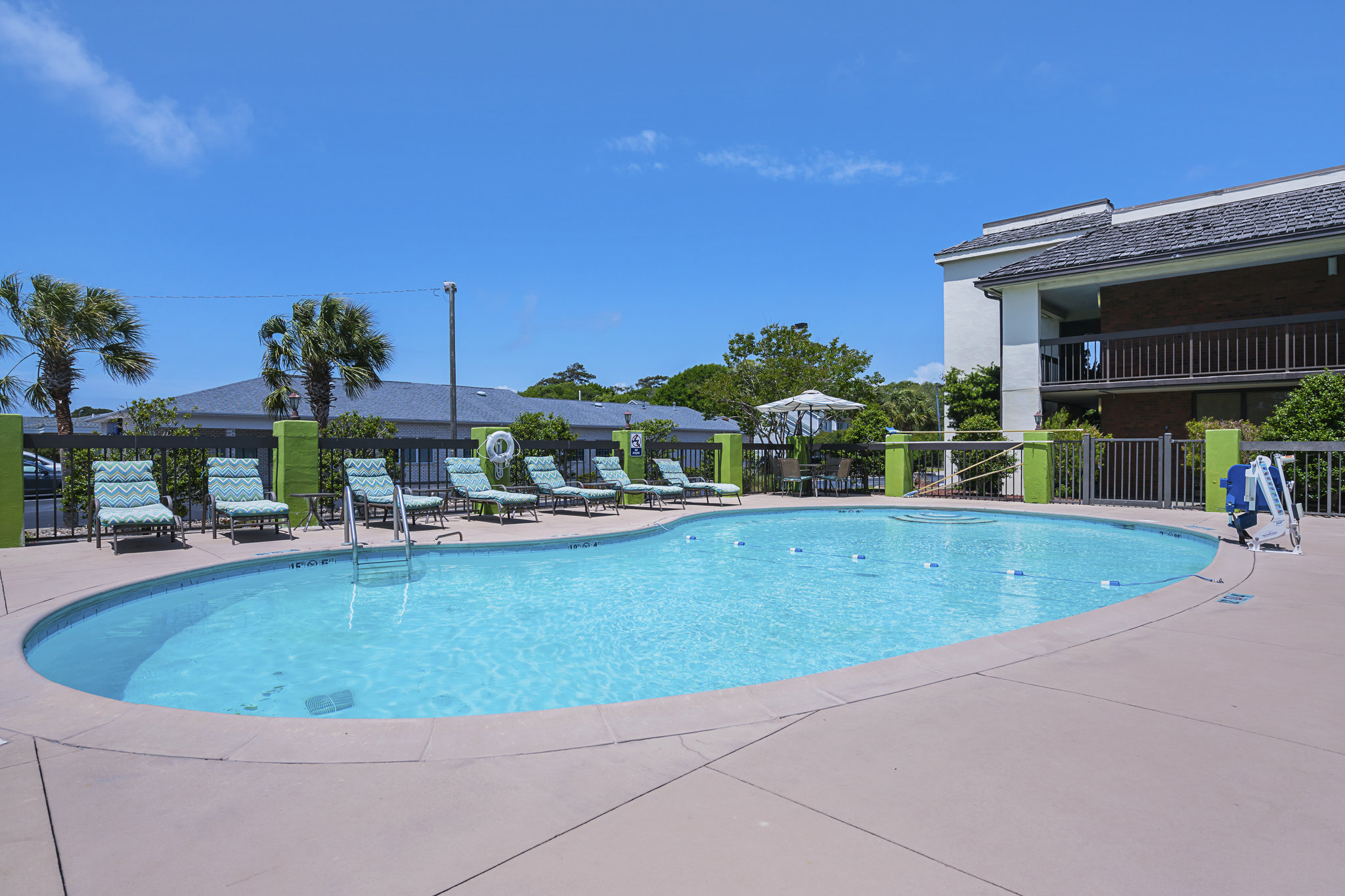 Garnet Inn & Suites