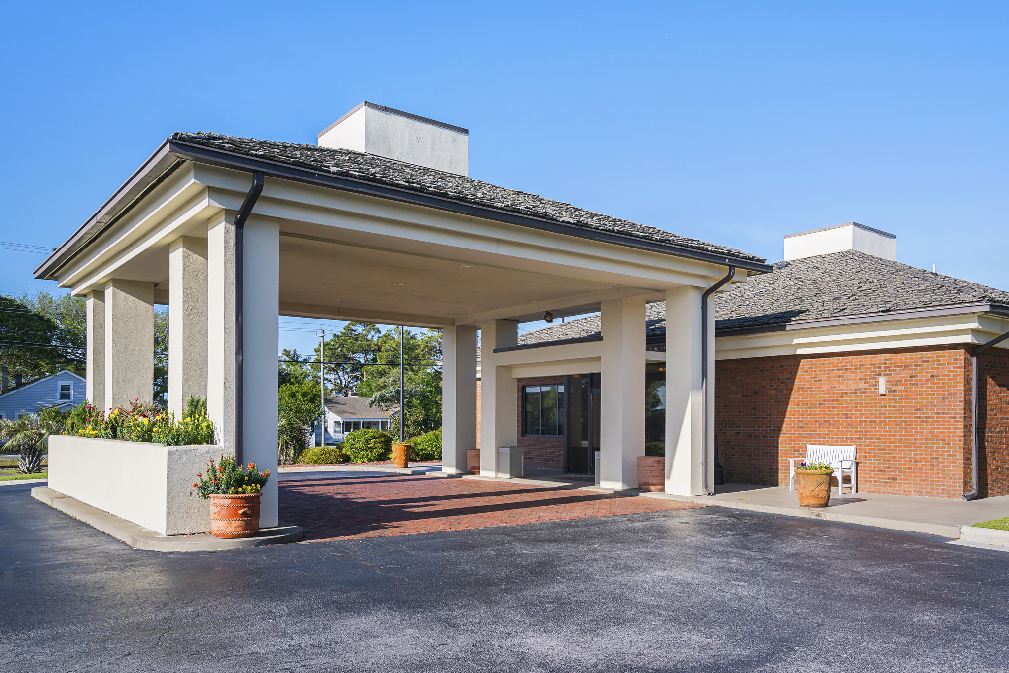 Garnet Inn & Suites