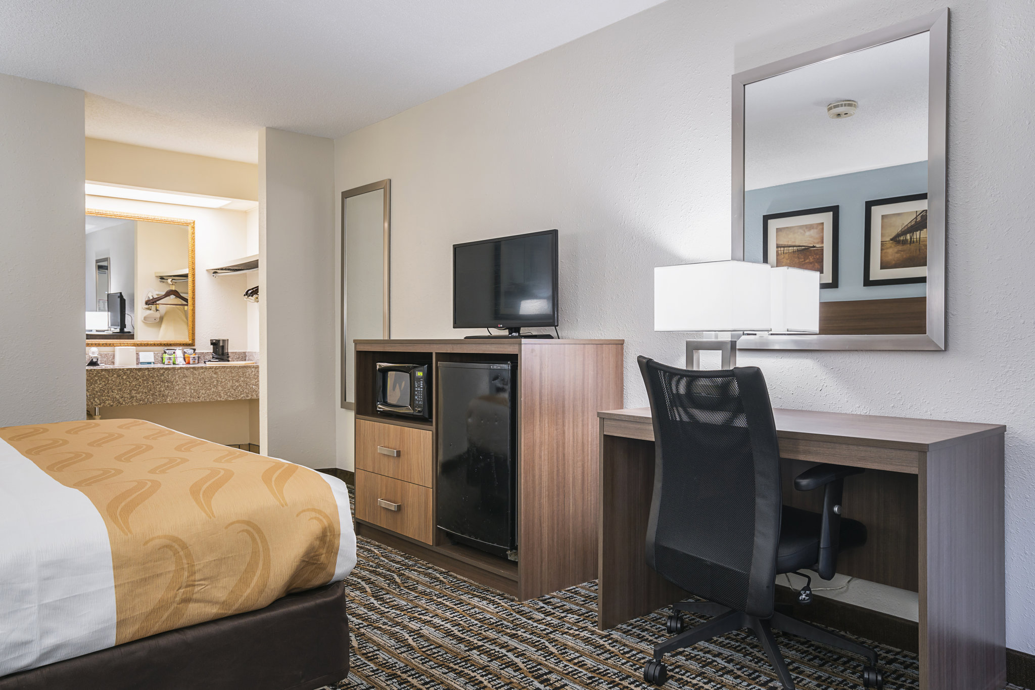 Garnet Inn & Suites