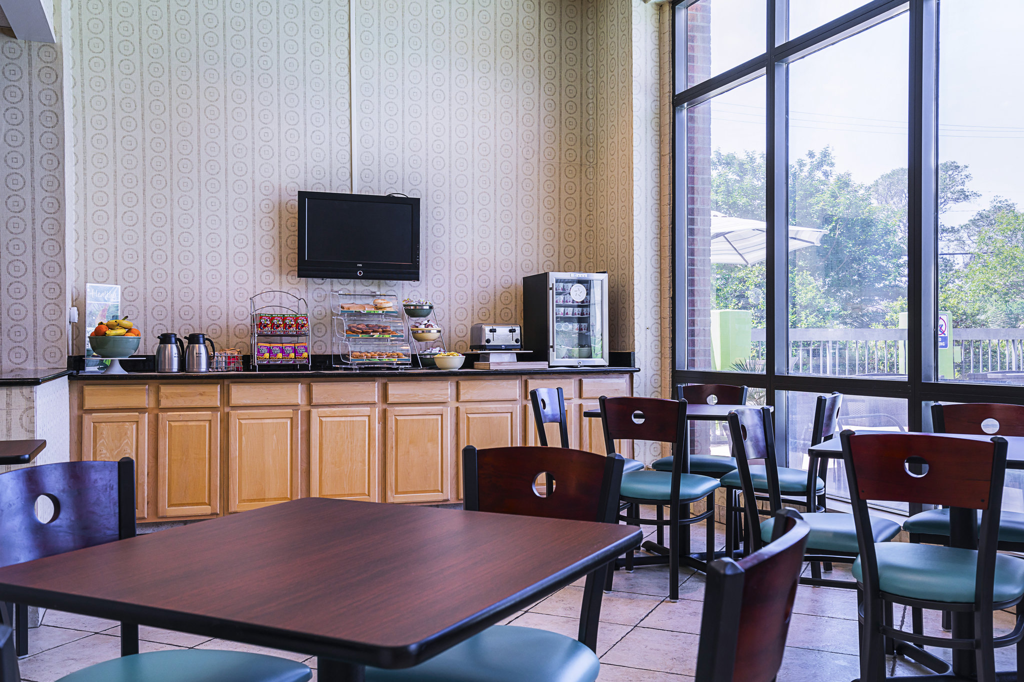 Garnet Inn & Suites
