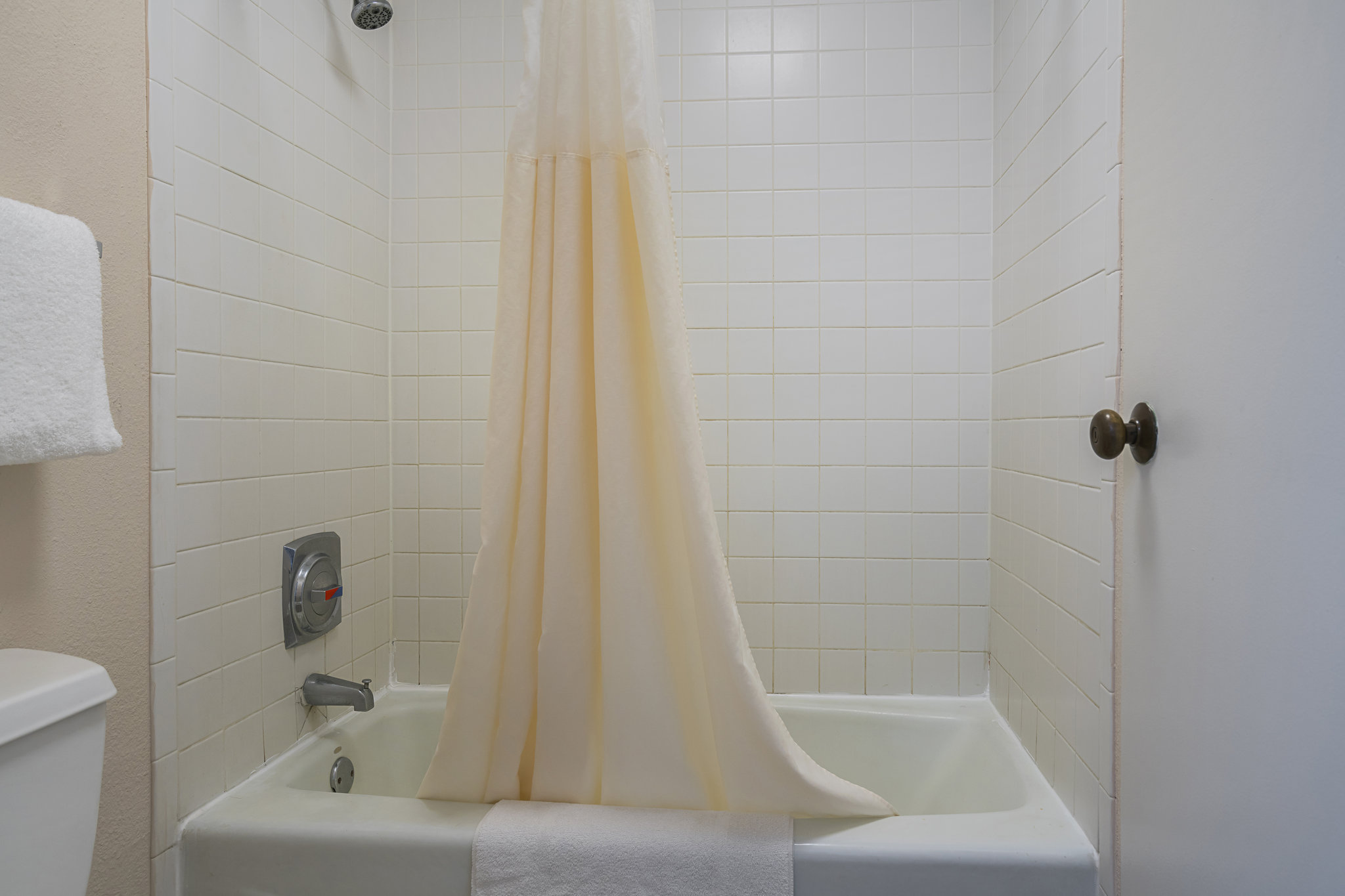 Garnet Inn & Suites