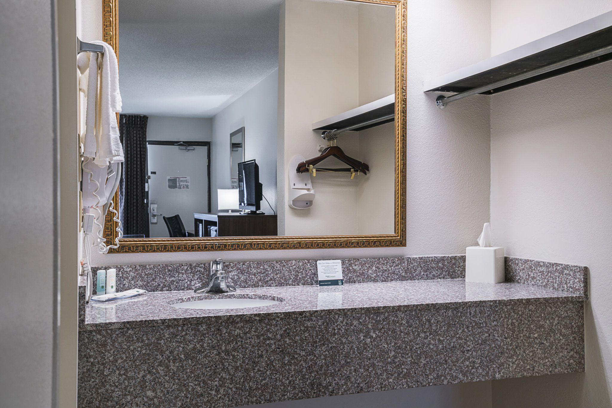 Garnet Inn & Suites