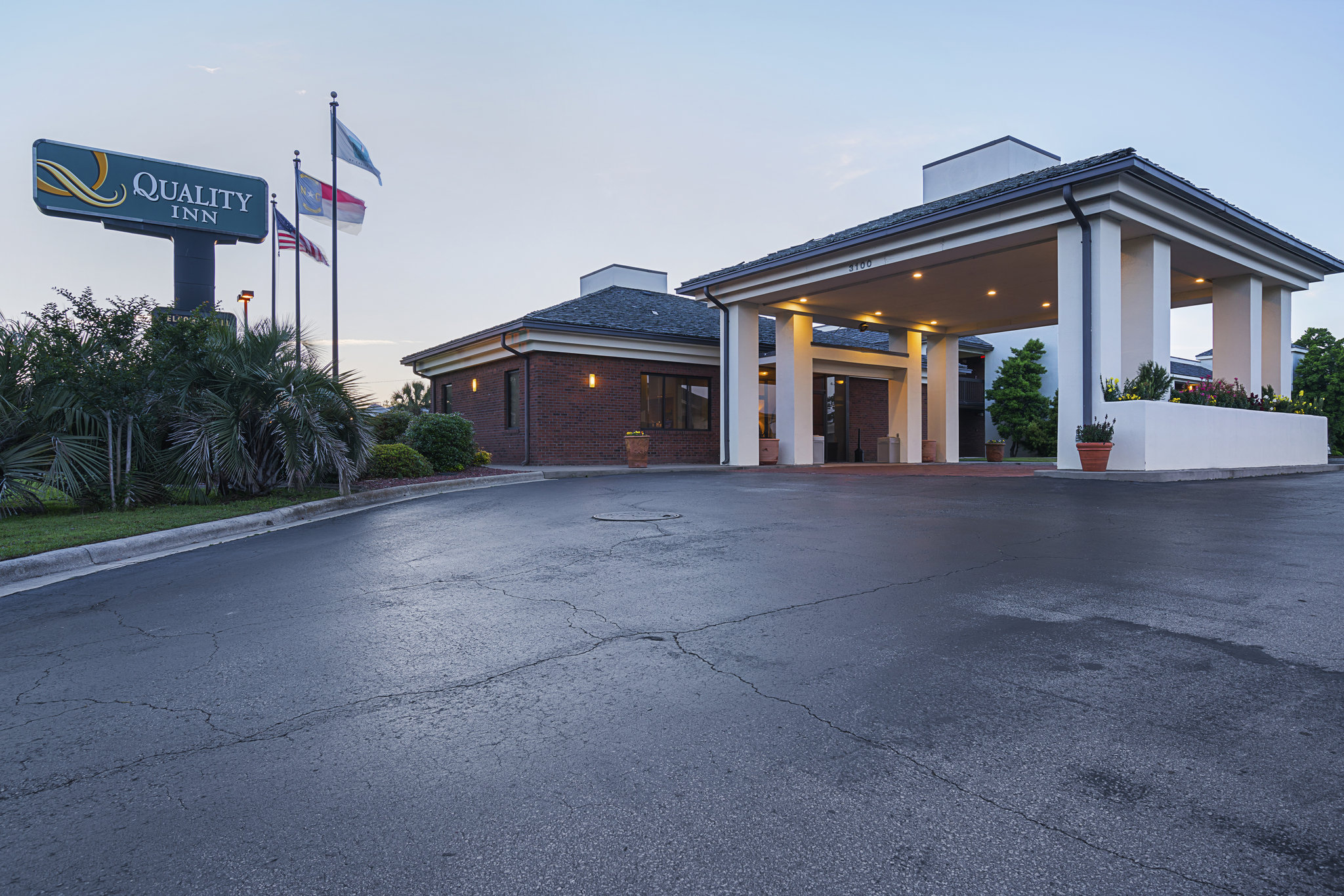 Garnet Inn & Suites