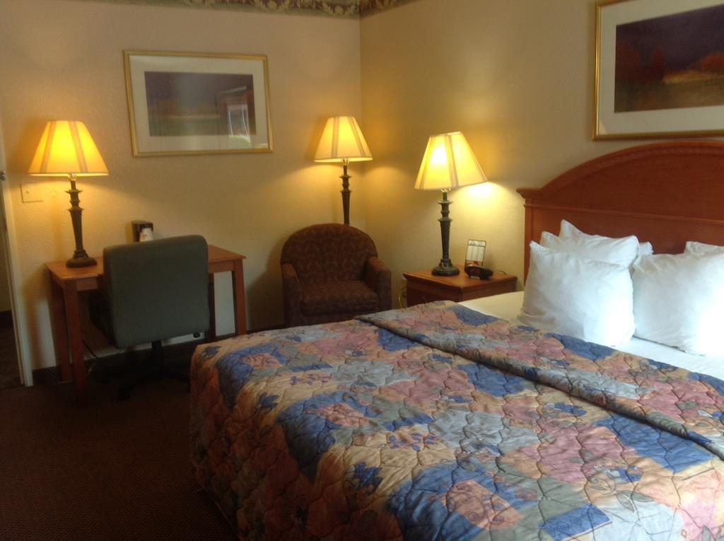Days Inn by Wyndham Raleigh-Airport-Research Triangle Park