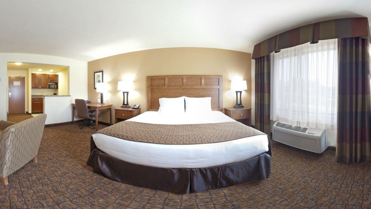 Holiday Inn Express Hotel & Suites Mount Airy