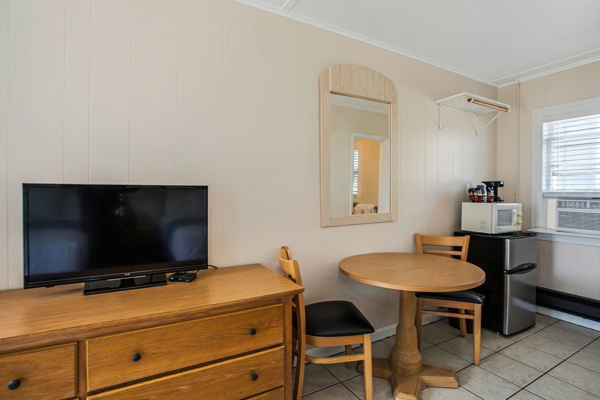 Dolphin Oceanfront Motel