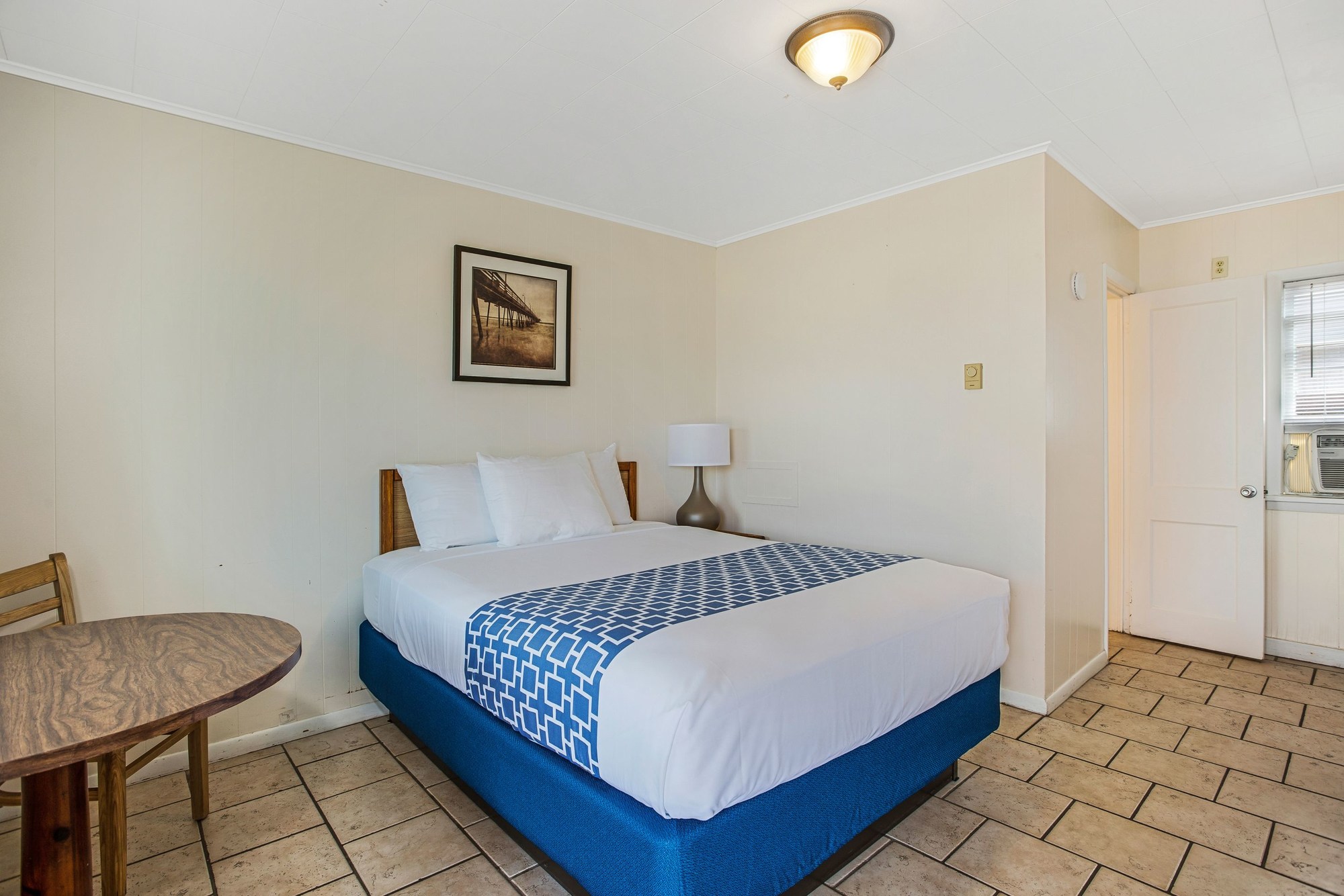 Dolphin Oceanfront Motel