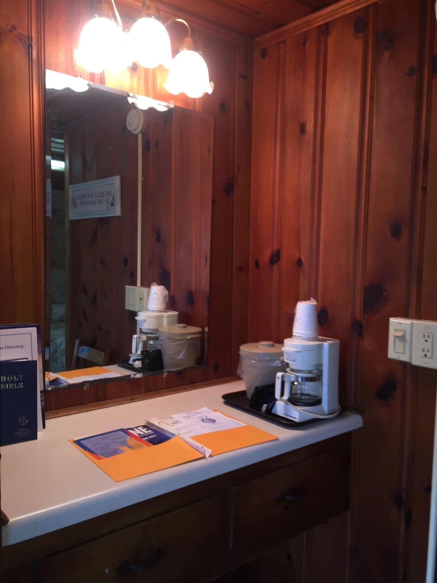 Captain's Cove Motel