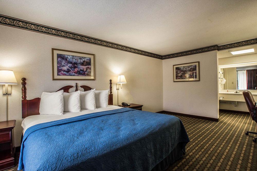 Econo Lodge Pilot Mountain