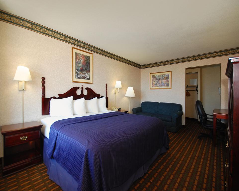 Econo Lodge Pilot Mountain