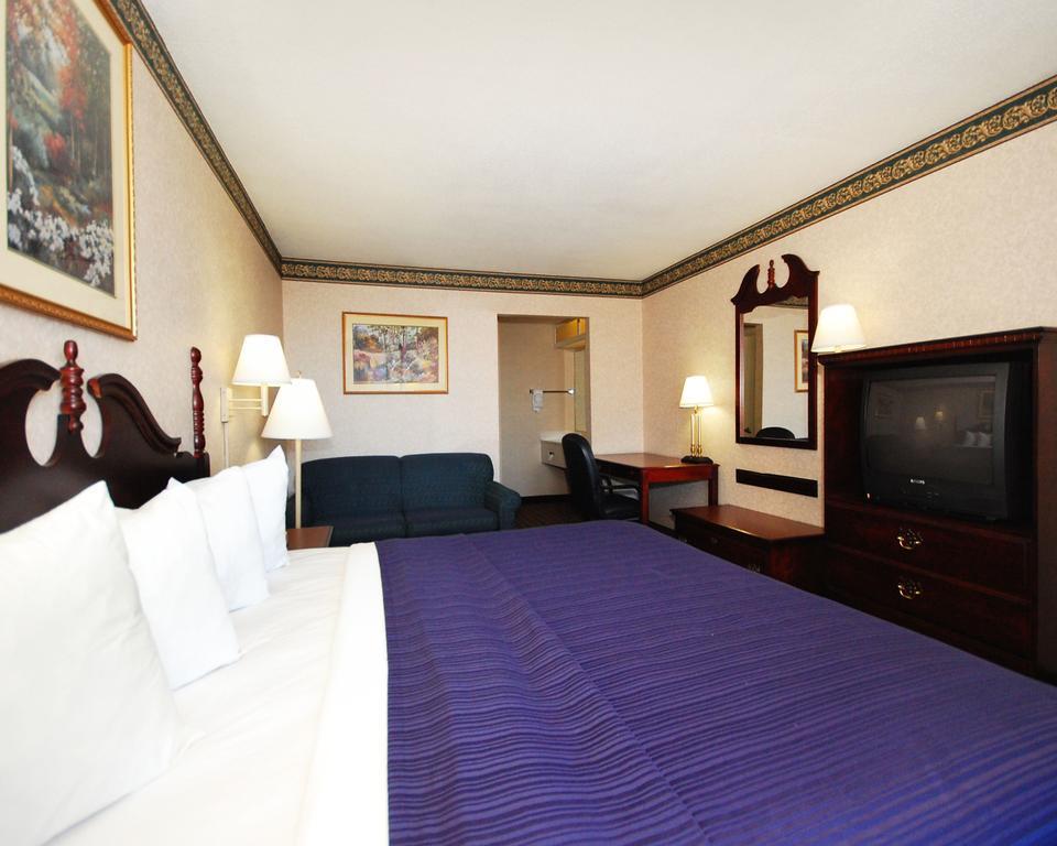 Econo Lodge Pilot Mountain