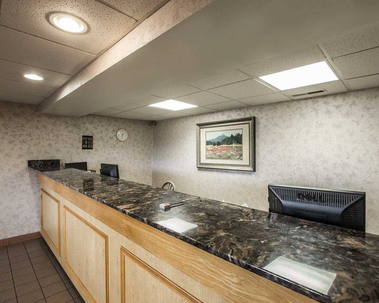 Econo Lodge Pilot Mountain