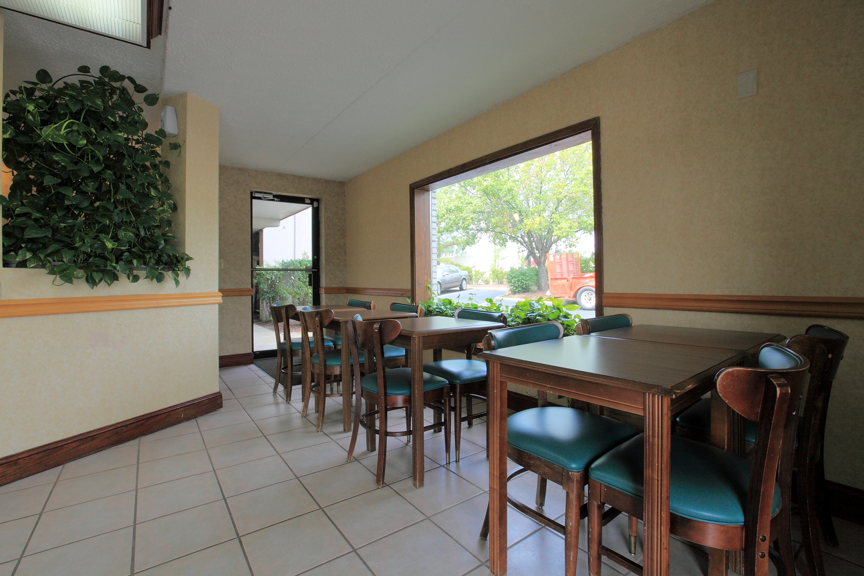 Americas Best Value Inn North Capital