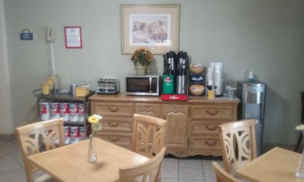 Days Inn by Wyndham Raleigh Glenwood-Crabtree