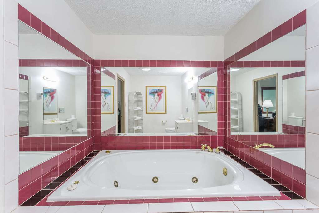 Days Inn by Wyndham Raleigh Glenwood-Crabtree