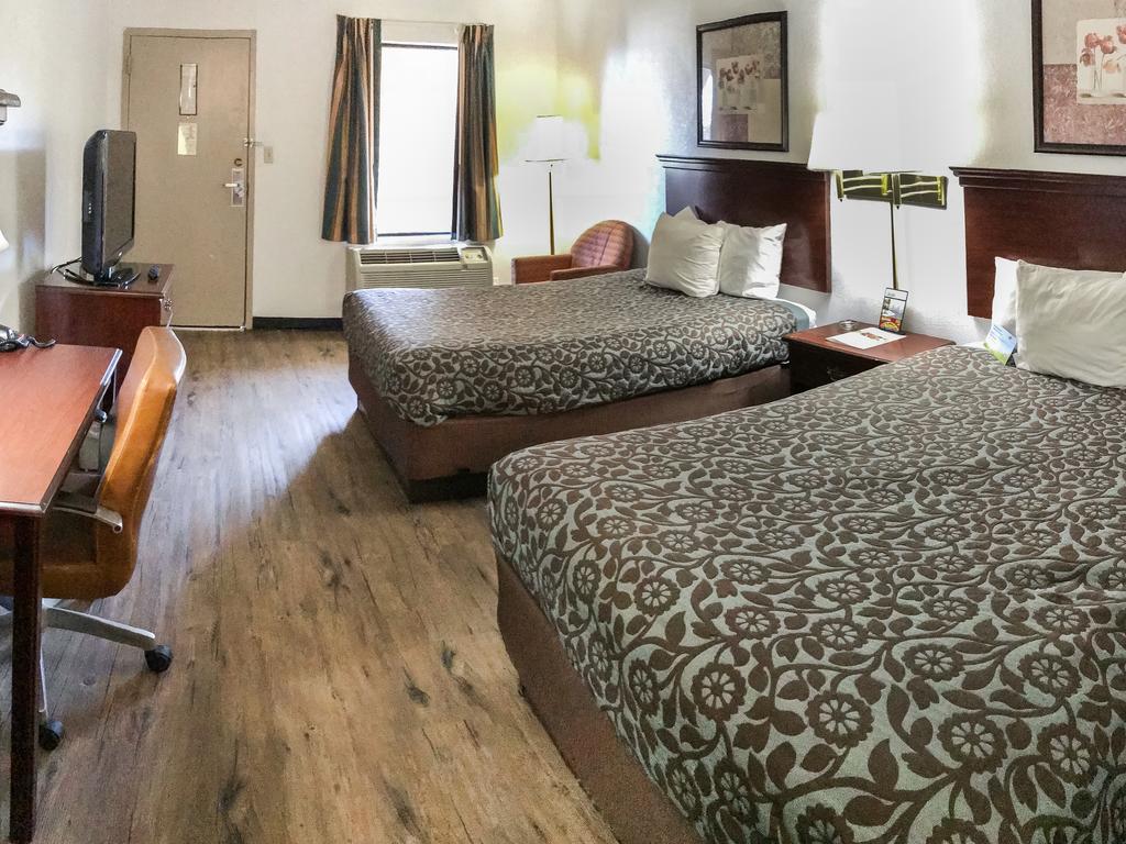 Days Inn by Wyndham Raleigh Glenwood-Crabtree