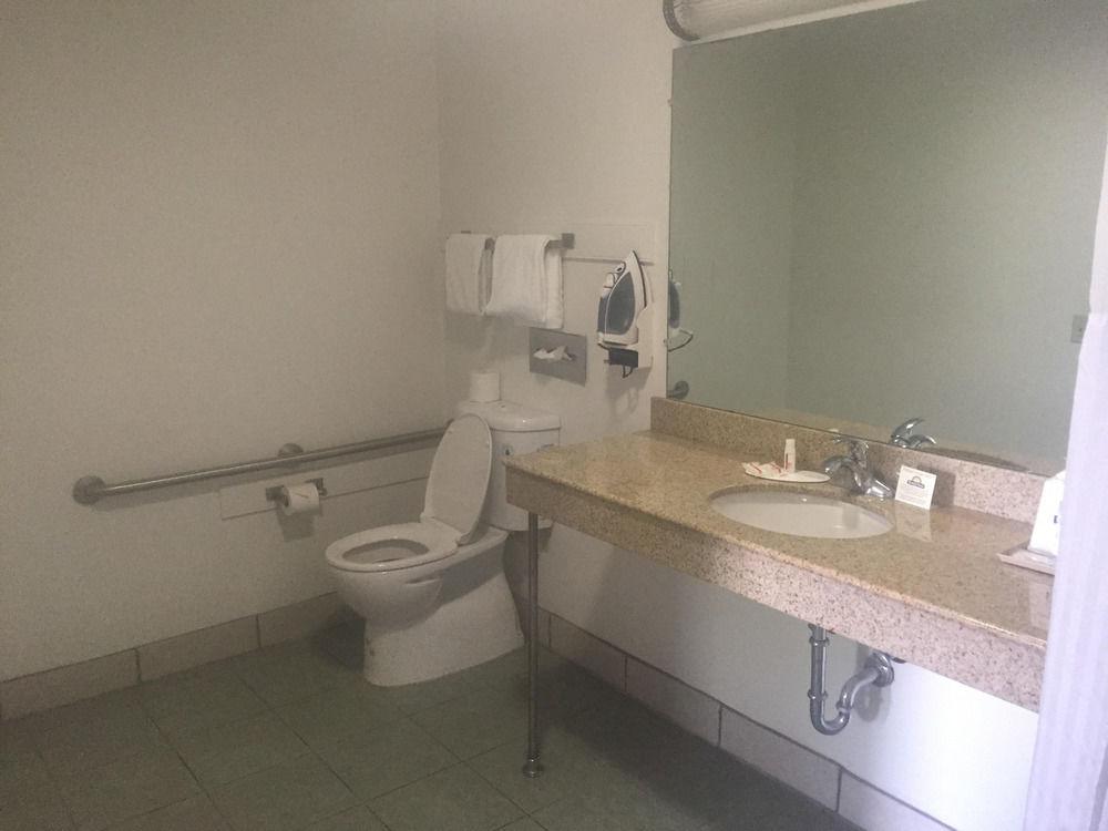 Days Inn by Wyndham Raleigh Glenwood-Crabtree