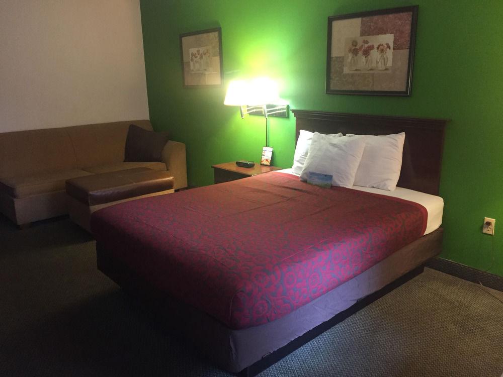 Days Inn by Wyndham Raleigh Glenwood-Crabtree