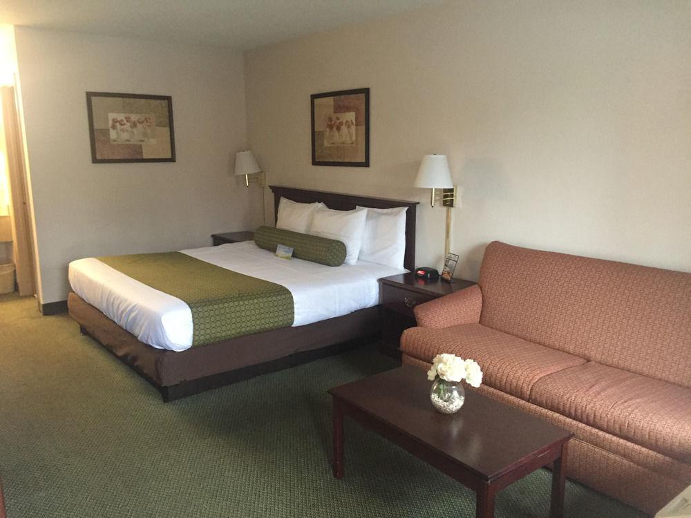 Days Inn by Wyndham Raleigh Glenwood-Crabtree