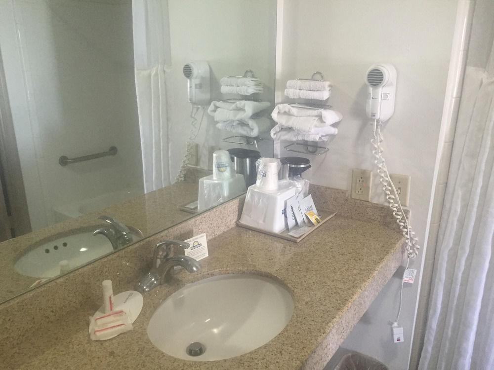 Days Inn by Wyndham Raleigh Glenwood-Crabtree