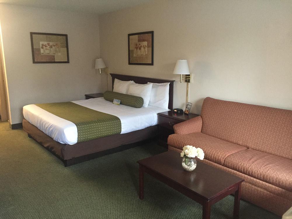 Days Inn by Wyndham Raleigh Glenwood-Crabtree