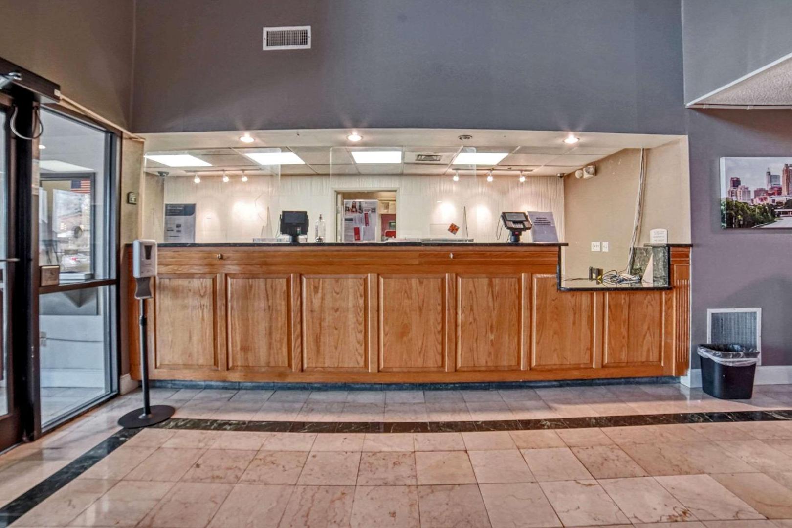 Econo Lodge Raleigh Near Walnut Creek Amphitheatre