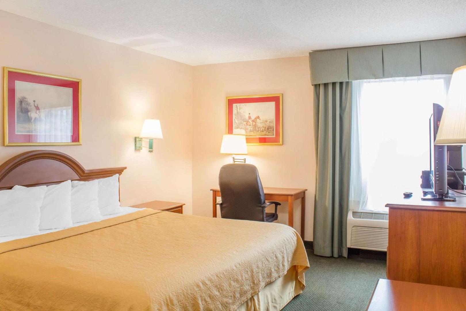 Econo Lodge Raleigh Near Walnut Creek Amphitheatre
