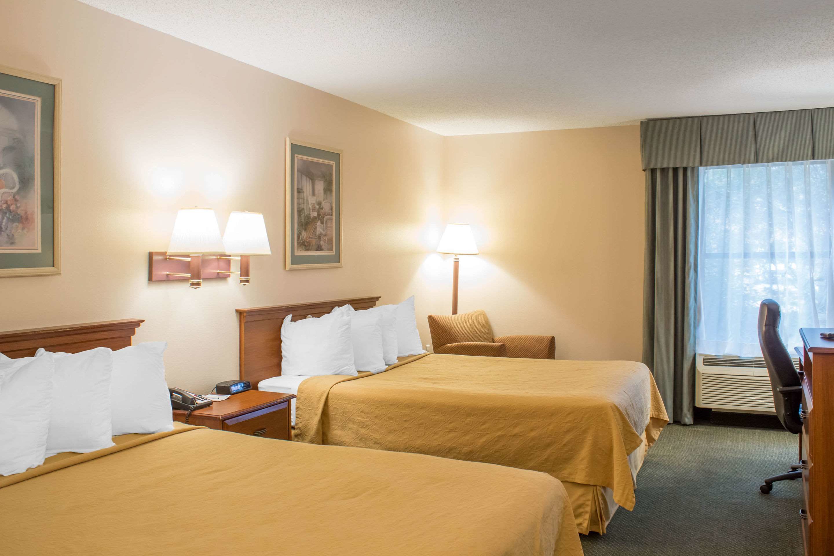 Econo Lodge Raleigh Near Walnut Creek Amphitheatre
