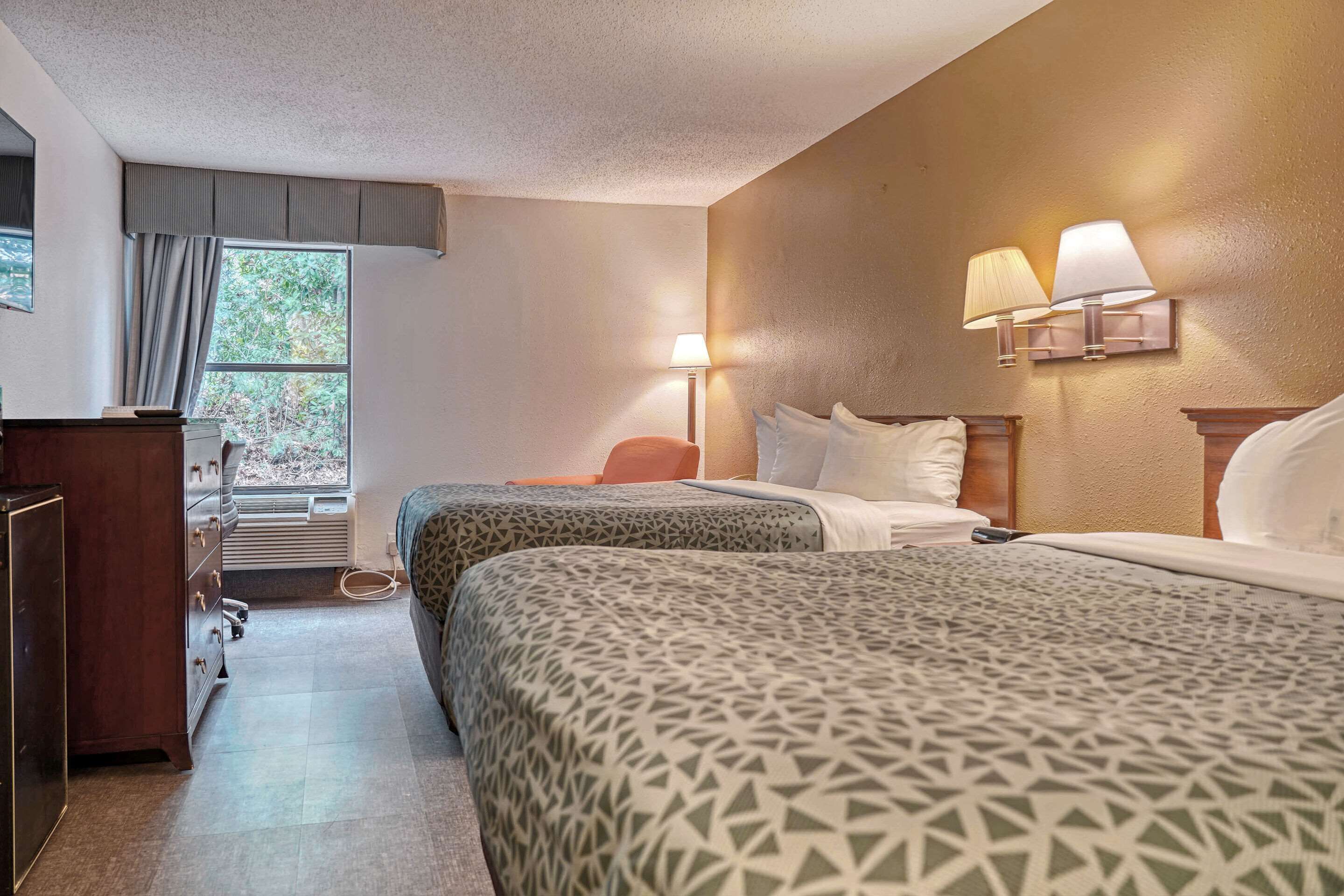 Econo Lodge Raleigh Near Walnut Creek Amphitheatre