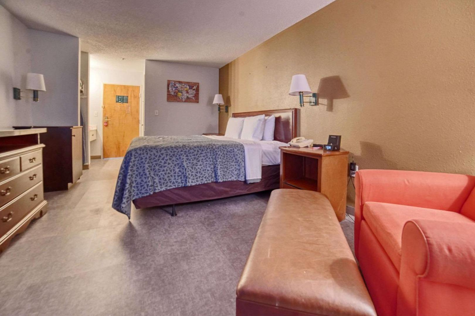 Econo Lodge Raleigh Near Walnut Creek Amphitheatre