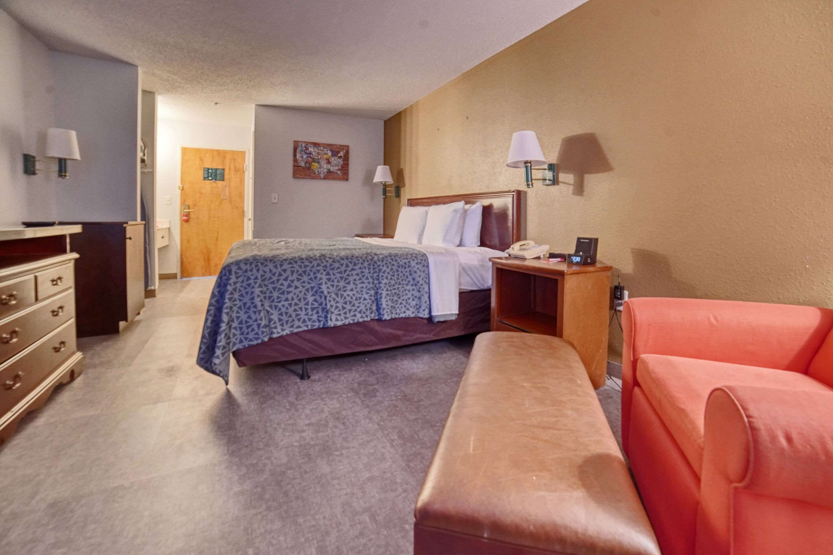 Econo Lodge Raleigh Near Walnut Creek Amphitheatre