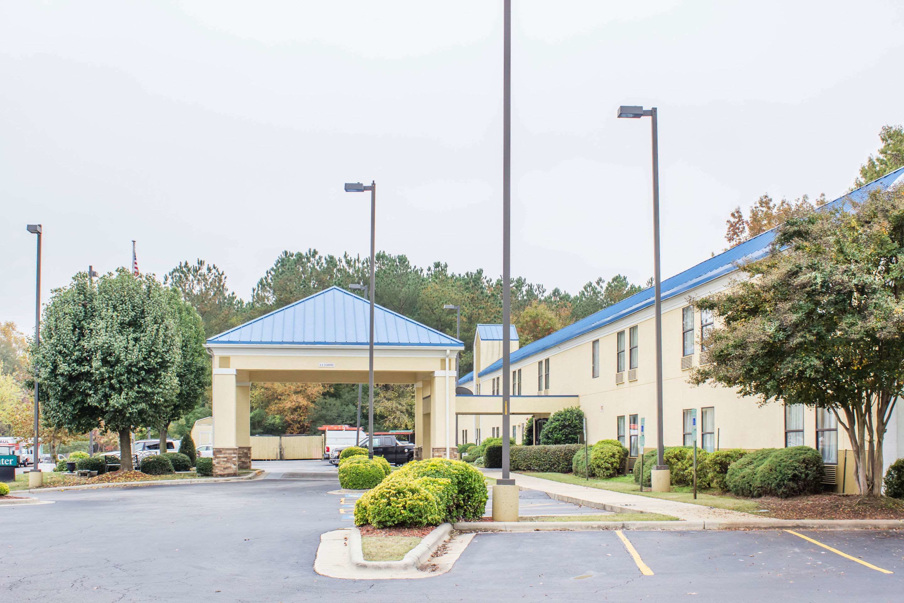 Econo Lodge Raleigh Near Walnut Creek Amphitheatre