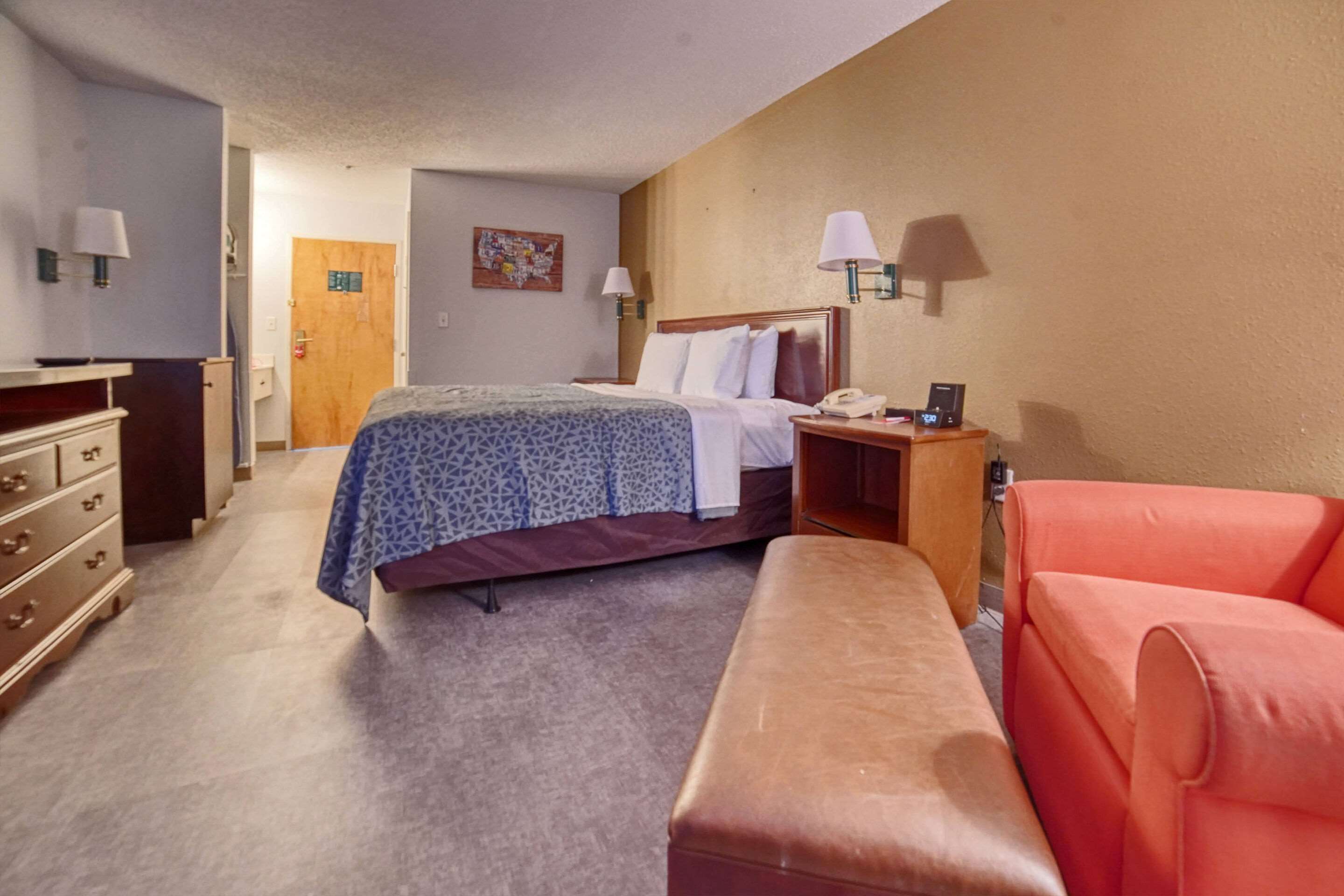 Econo Lodge Raleigh Near Walnut Creek Amphitheatre