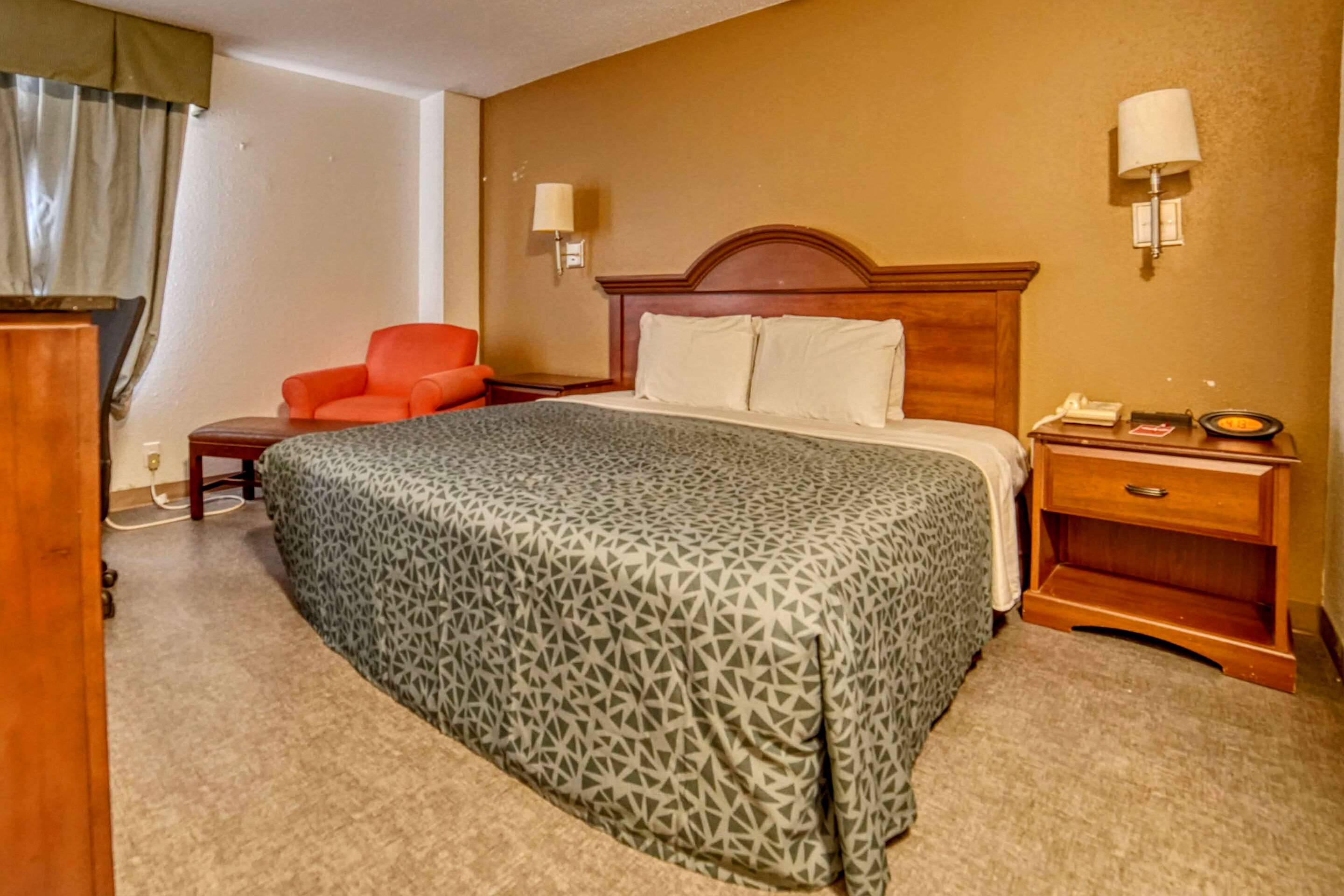 Econo Lodge Raleigh Near Walnut Creek Amphitheatre
