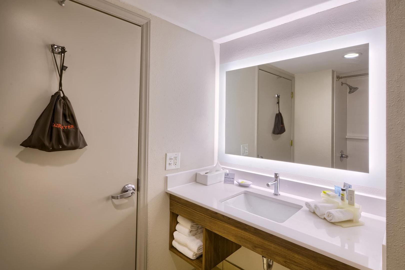 Holiday Inn Express & Suites Raleigh North - Wake Forest