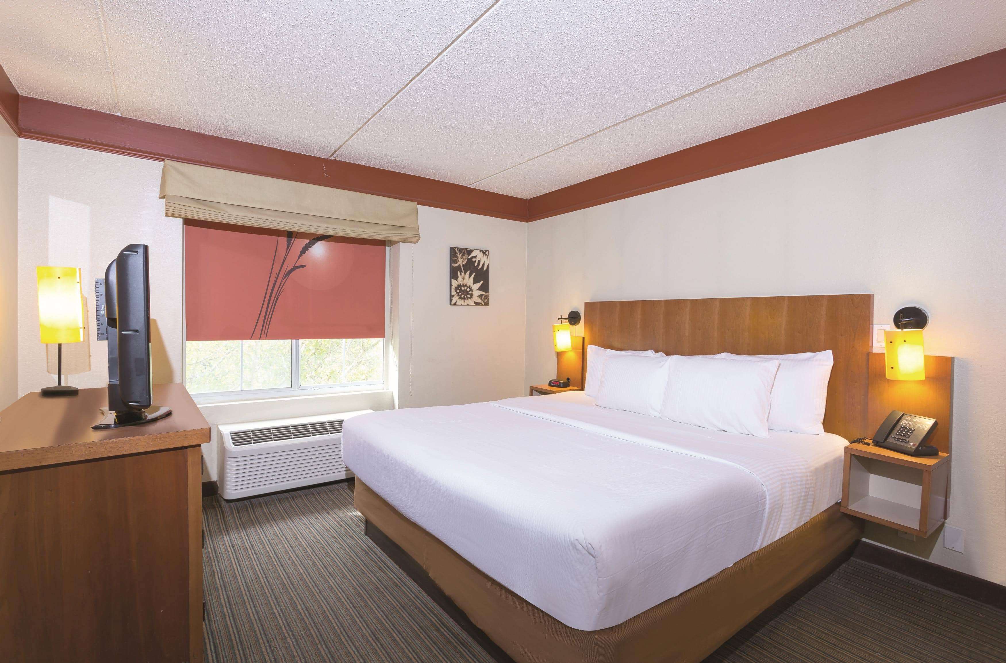 La Quinta Inn & Suites by Wyndham Raleigh Crabtree