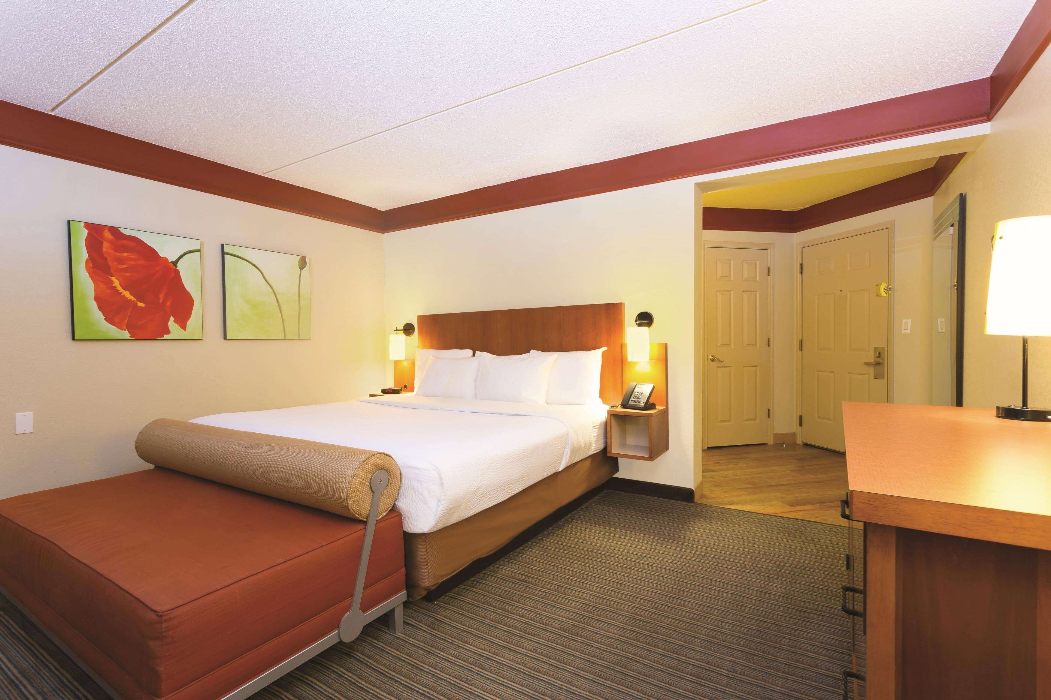 La Quinta Inn & Suites by Wyndham Raleigh Crabtree