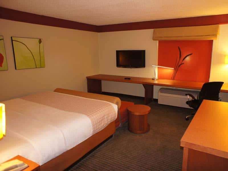 La Quinta Inn & Suites by Wyndham Raleigh Crabtree