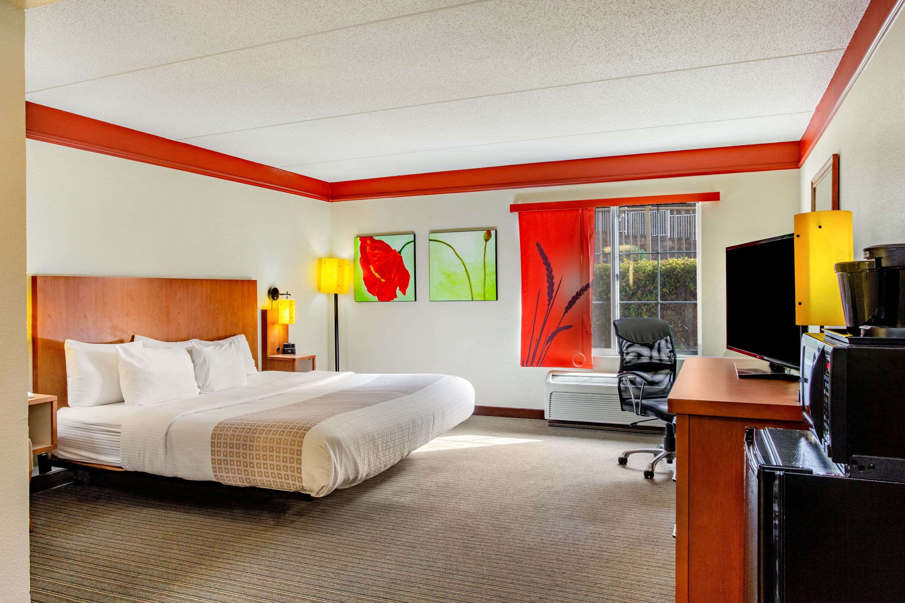 La Quinta Inn & Suites by Wyndham Raleigh Crabtree