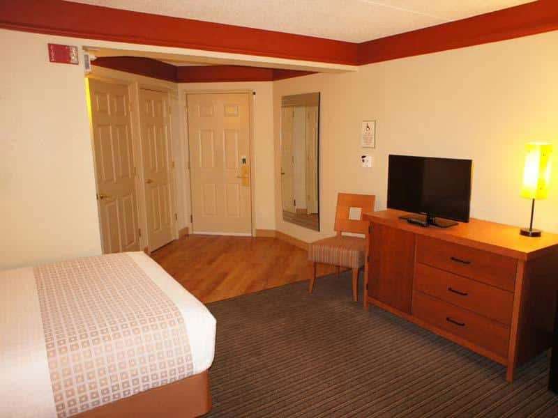 La Quinta Inn & Suites by Wyndham Raleigh Crabtree