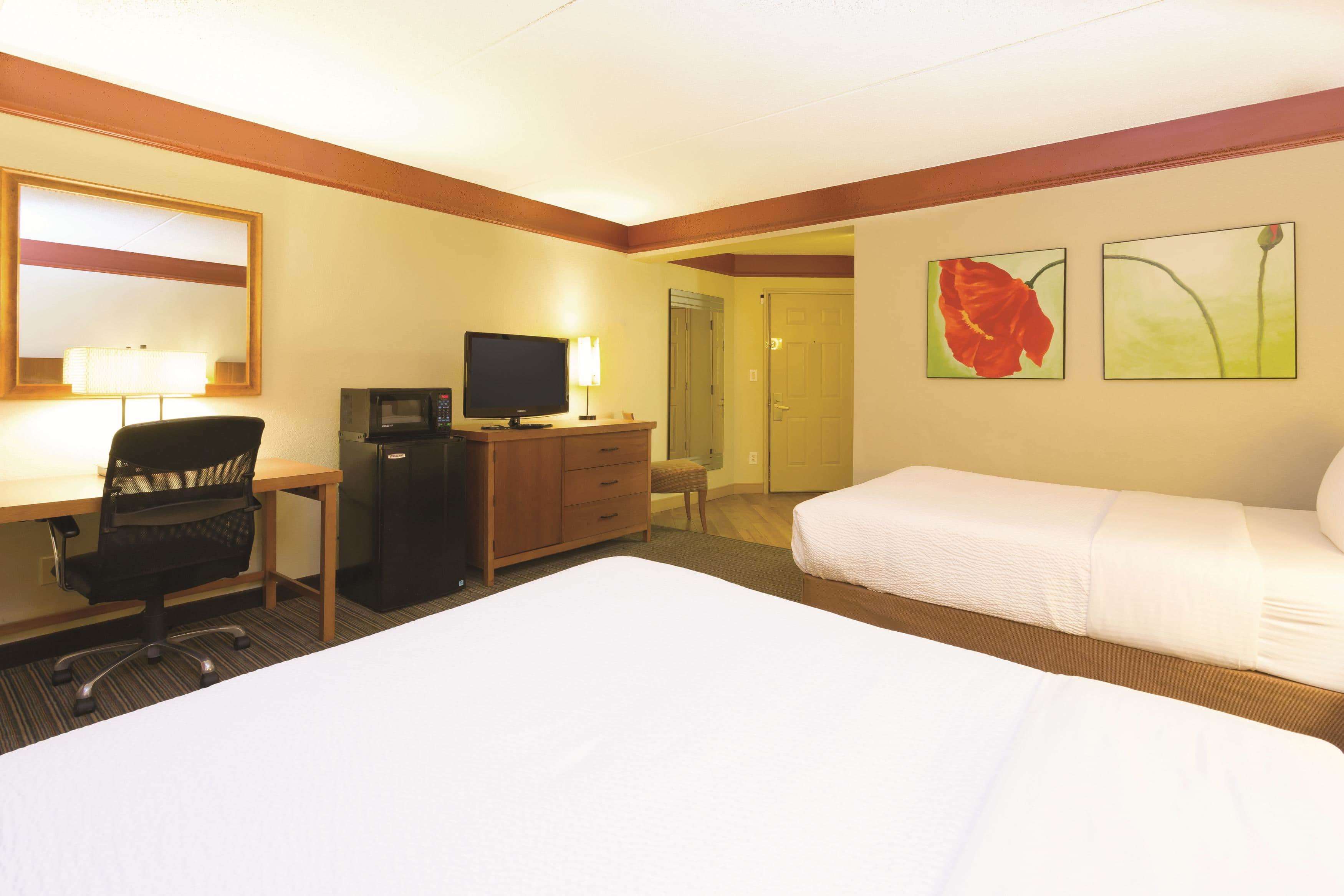 La Quinta Inn & Suites by Wyndham Raleigh Crabtree