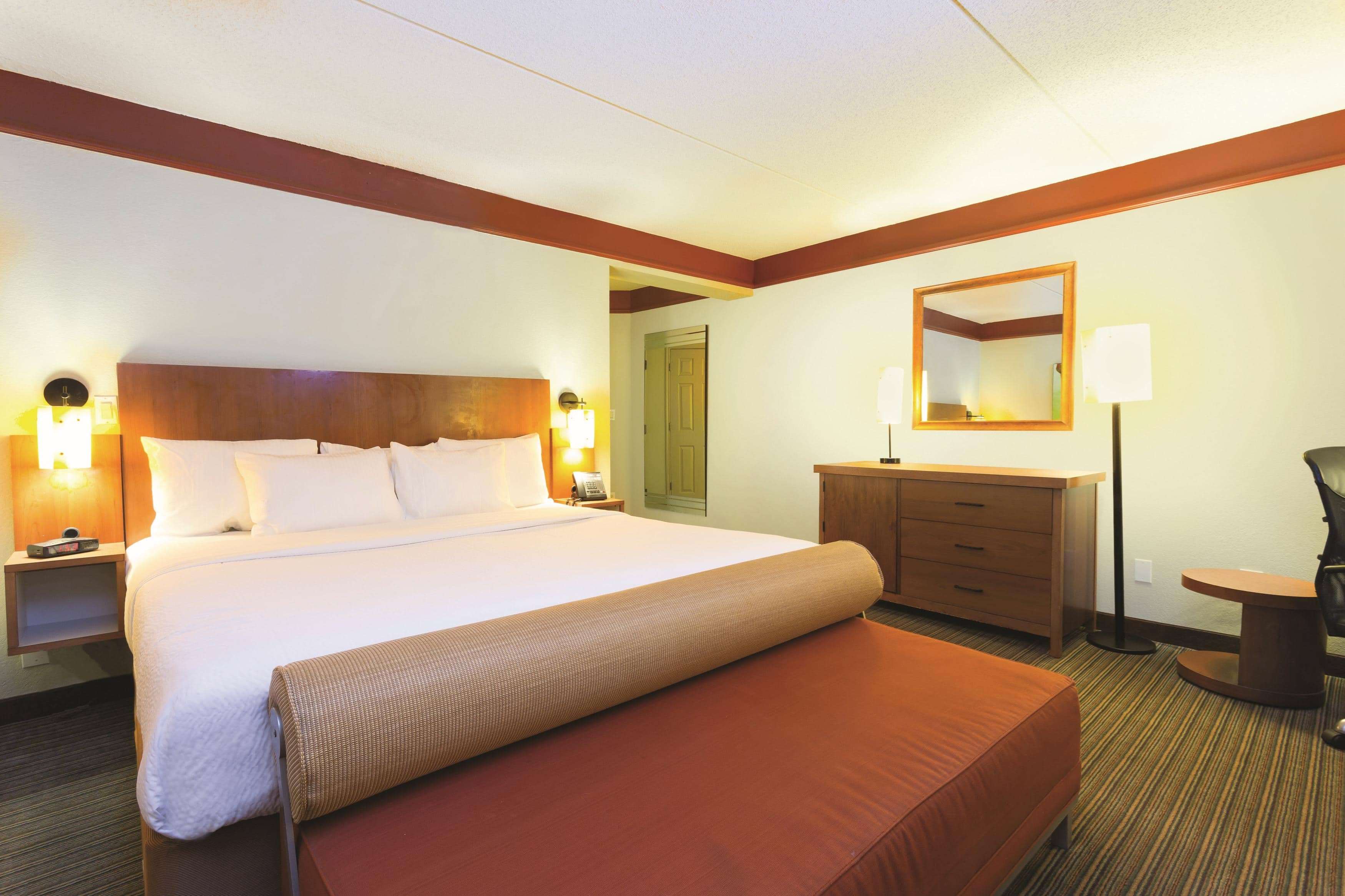 La Quinta Inn & Suites by Wyndham Raleigh Crabtree
