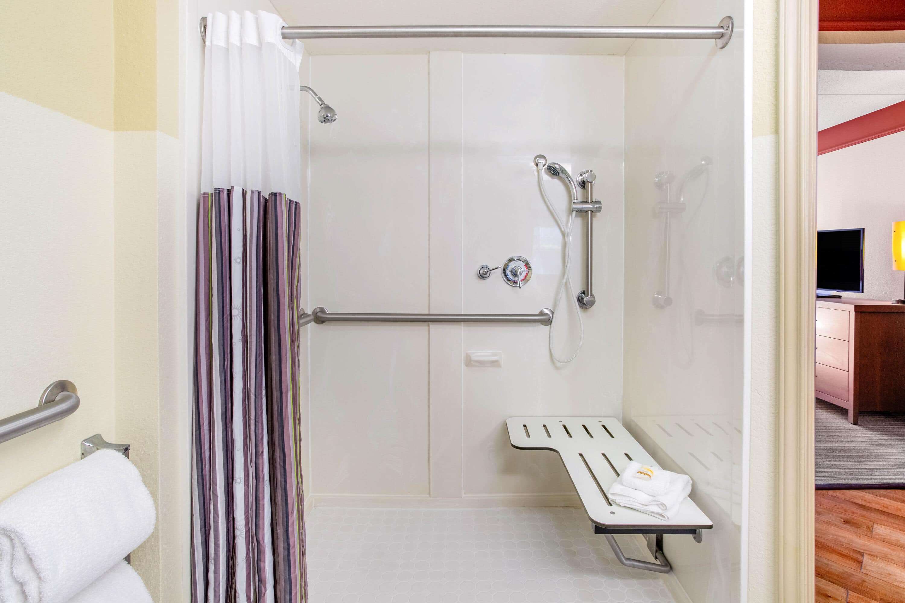 La Quinta Inn & Suites by Wyndham Raleigh Crabtree