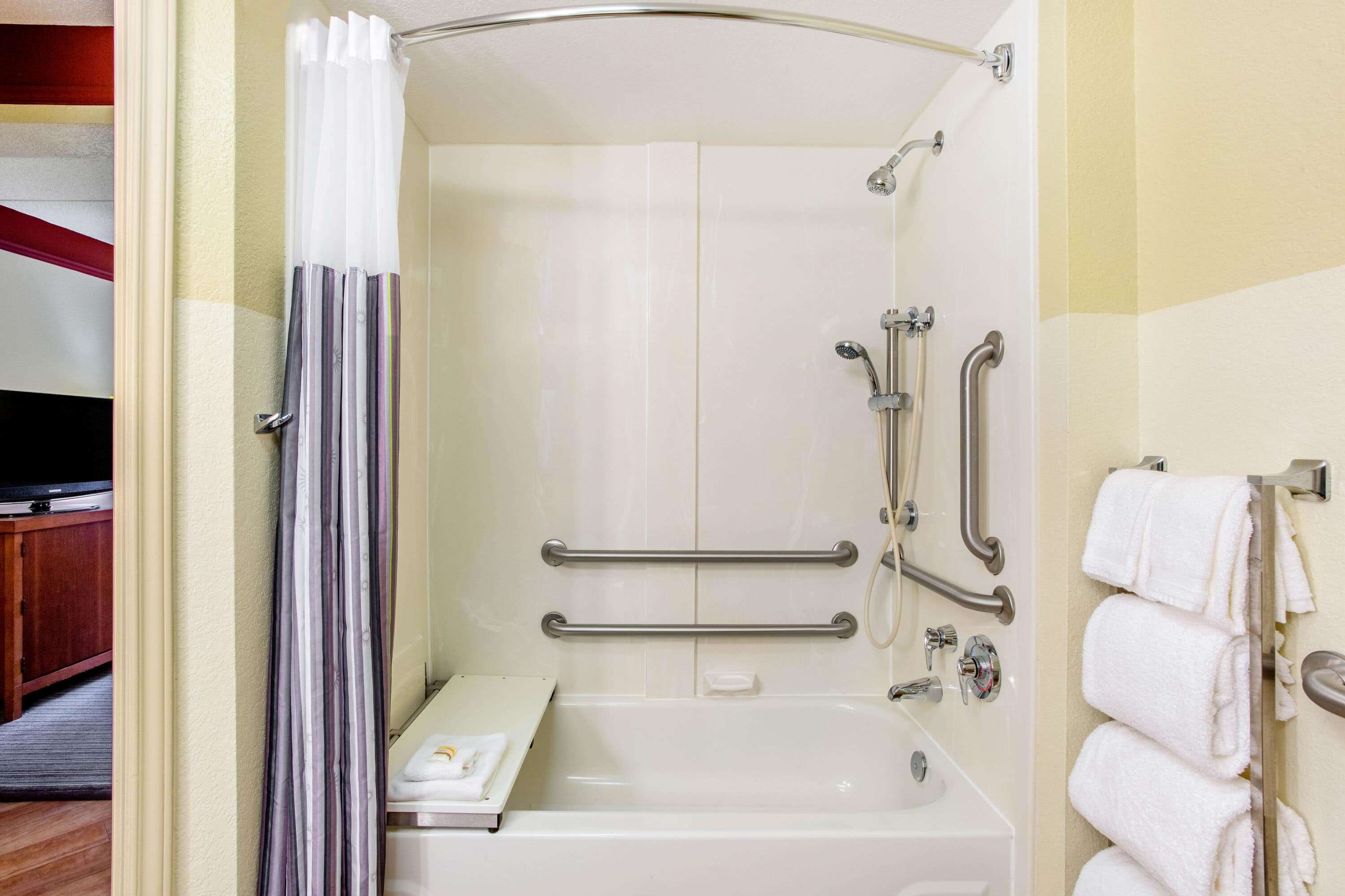 La Quinta Inn & Suites by Wyndham Raleigh Crabtree