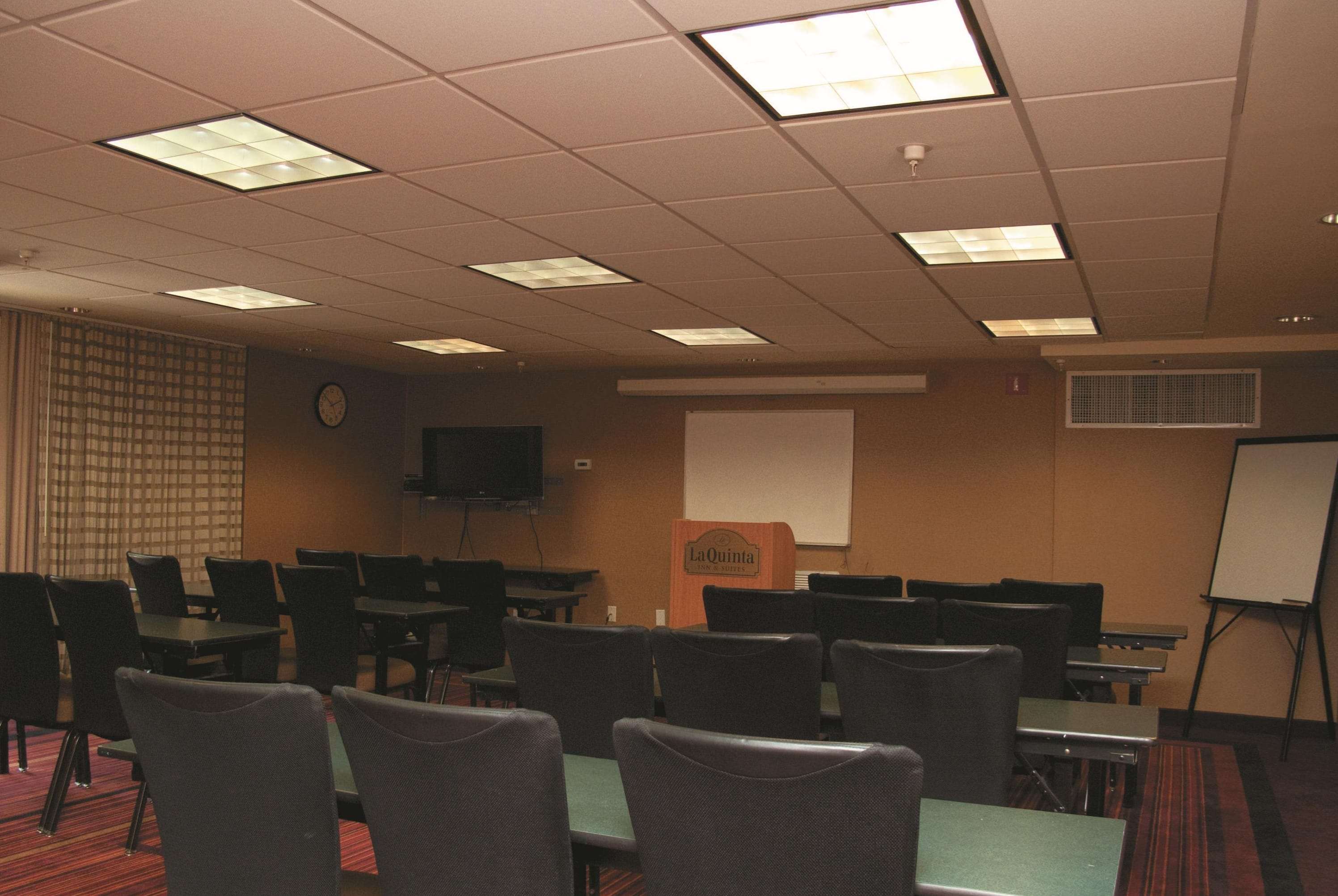 La Quinta Inn & Suites by Wyndham Raleigh Crabtree