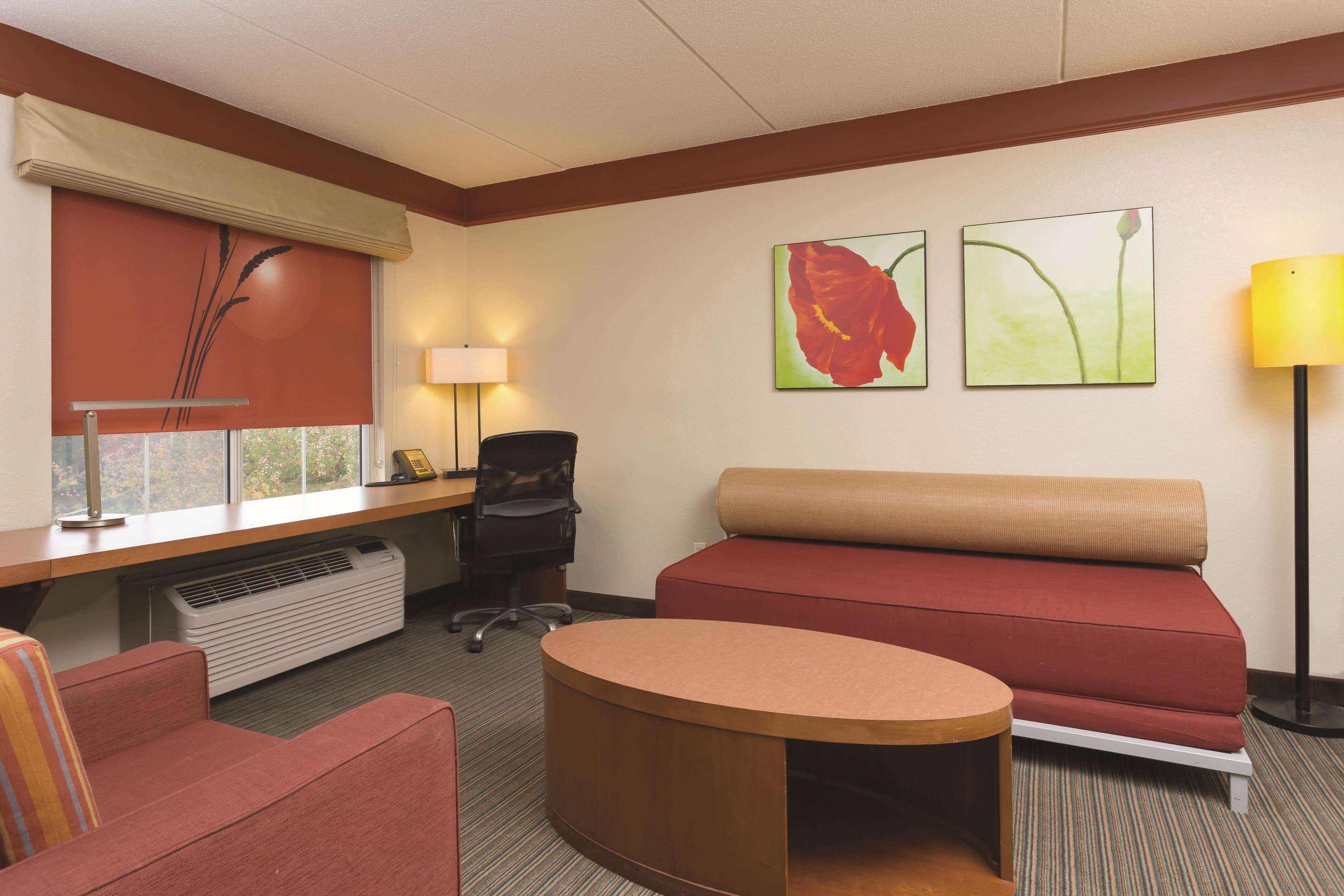La Quinta Inn & Suites by Wyndham Raleigh Crabtree
