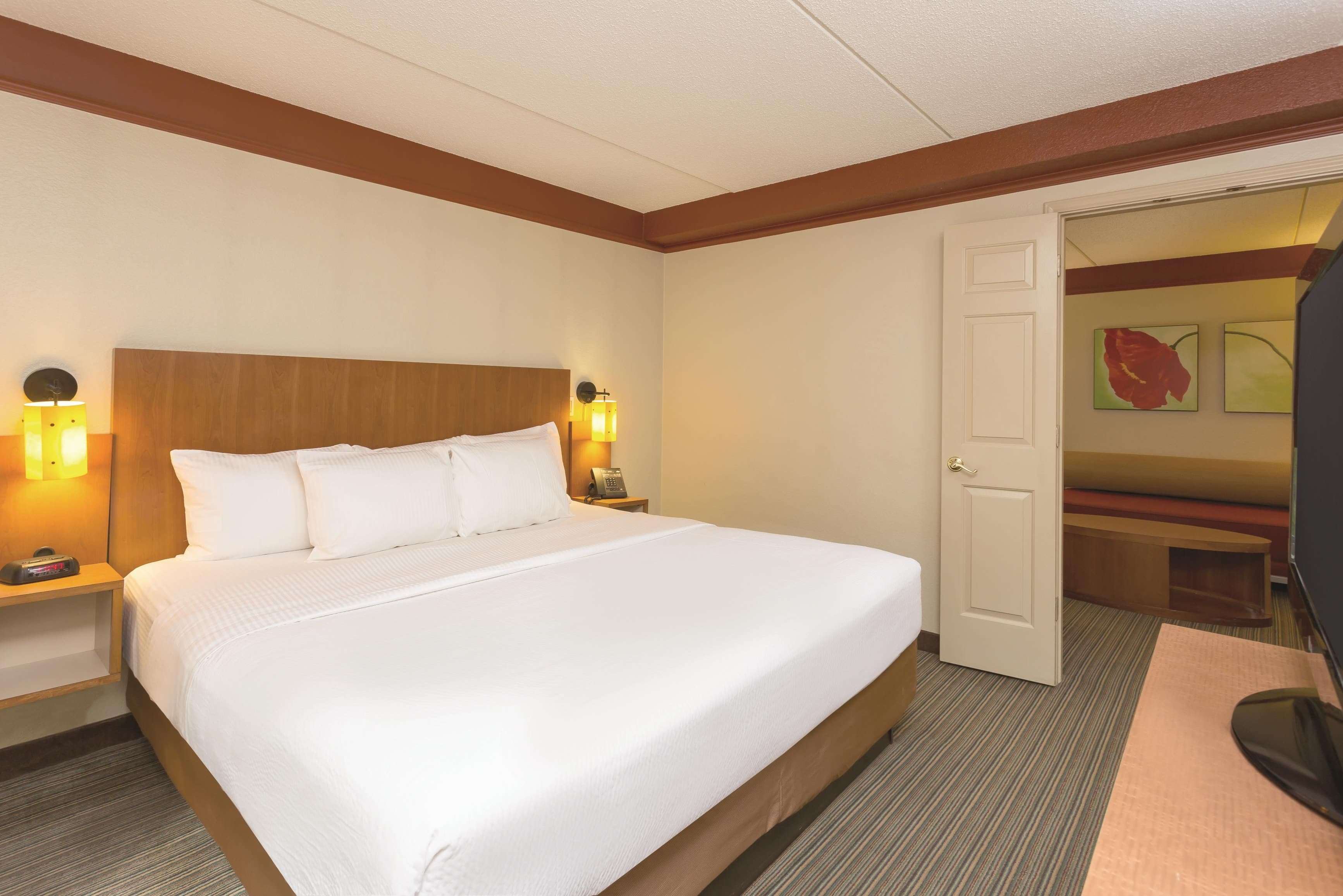 La Quinta Inn & Suites by Wyndham Raleigh Crabtree