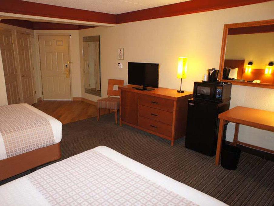 La Quinta Inn & Suites by Wyndham Raleigh Crabtree